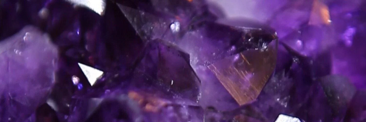 Mrs Amethyst profile banner
