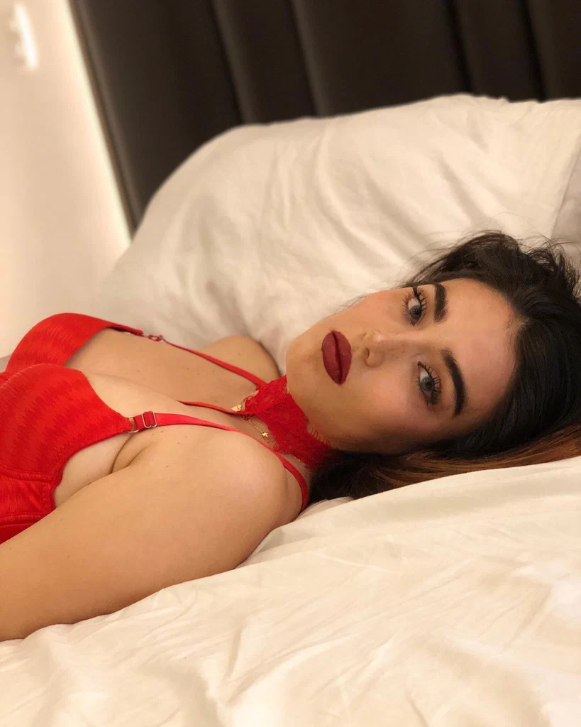 Hazel Vera 🖤's avatar