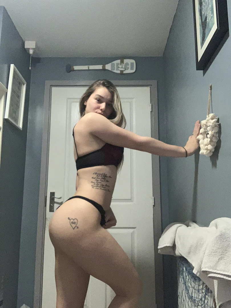Evie Slater profile banner