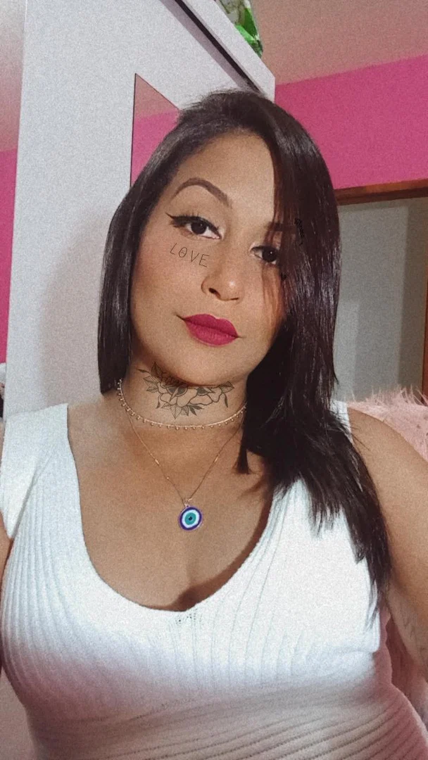 Carolina Araújo profile banner
