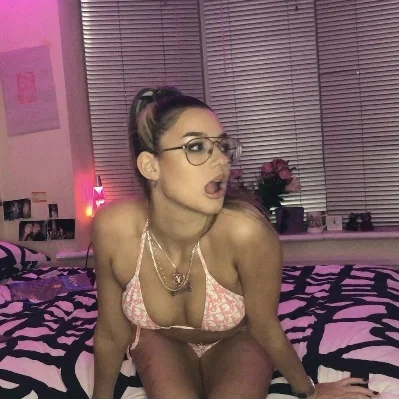 lilac🍒☔️'s avatar