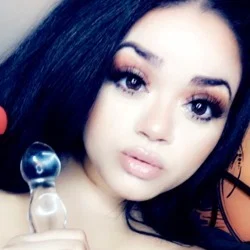 Lola's avatar