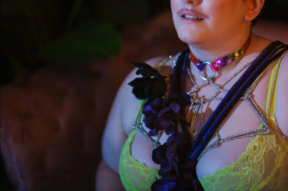 q (they/them) profile banner