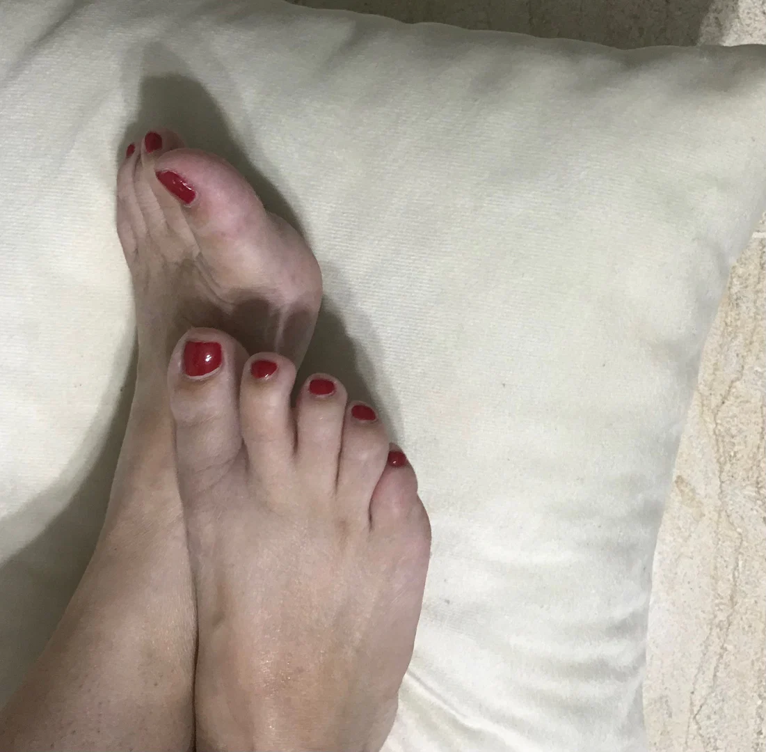 Fancy Luna Feet profile banner