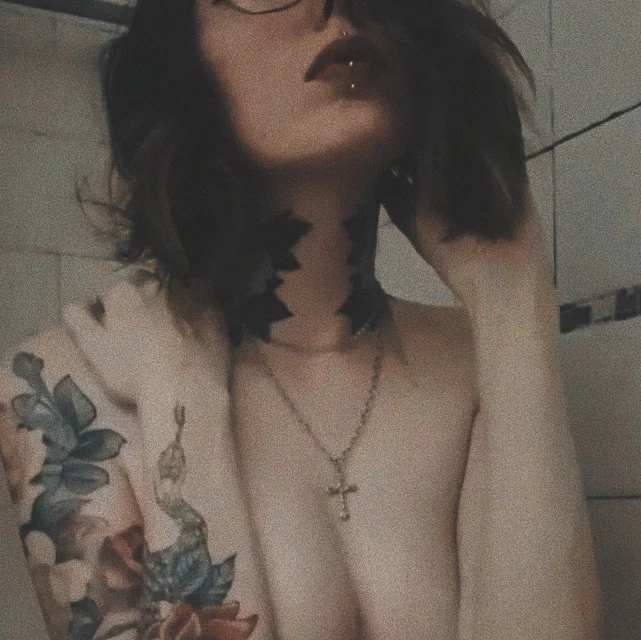 𝕹𝖔𝖜𝖍𝖊𝖗𝖊 𝕲𝖔𝖑𝖉𝖊𝖓