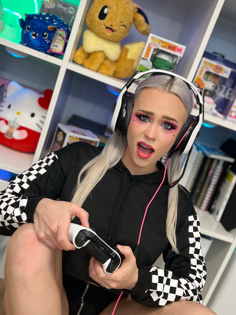 Penelope Ford profile banner