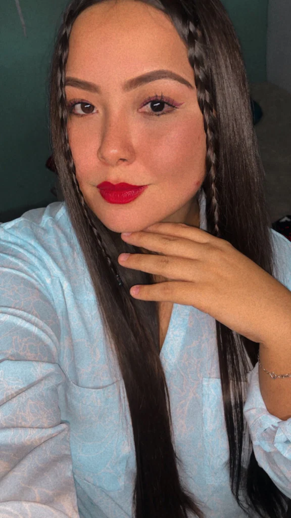 Alondra R's avatar