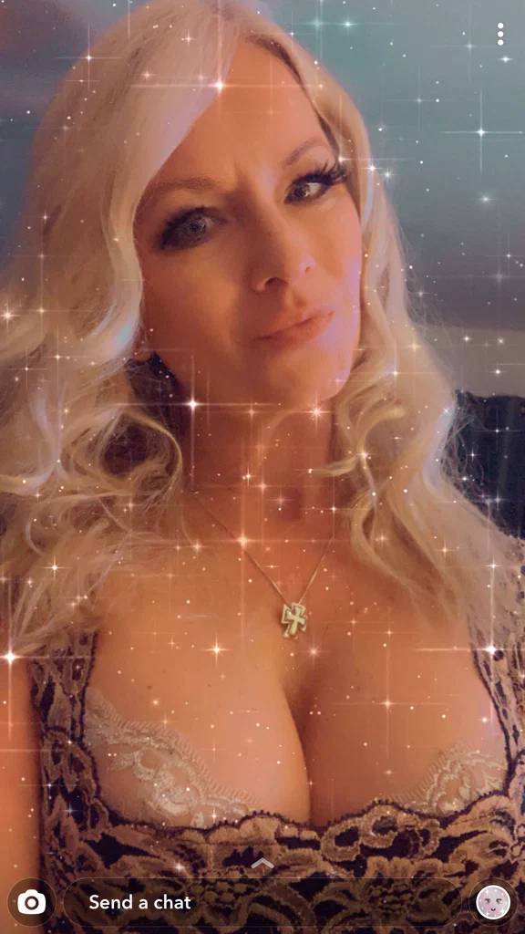 Hotblondewife87.2's avatar
