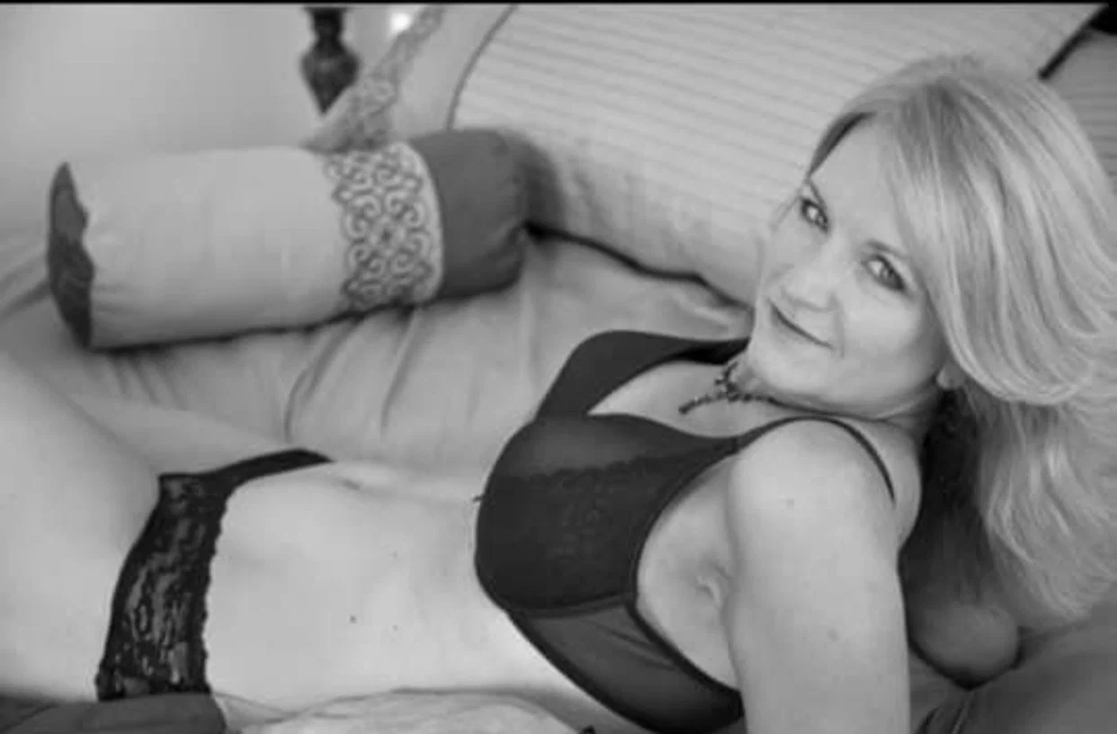 Hotblondewife87.2 profile banner