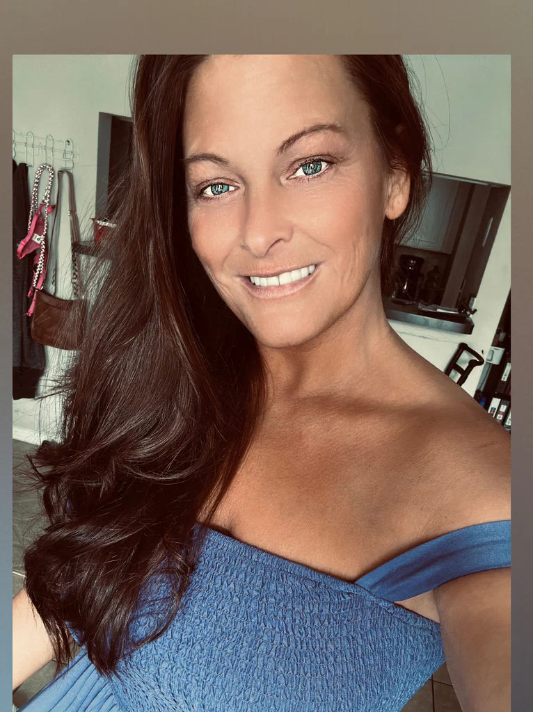 Housewife Next Door007's avatar
