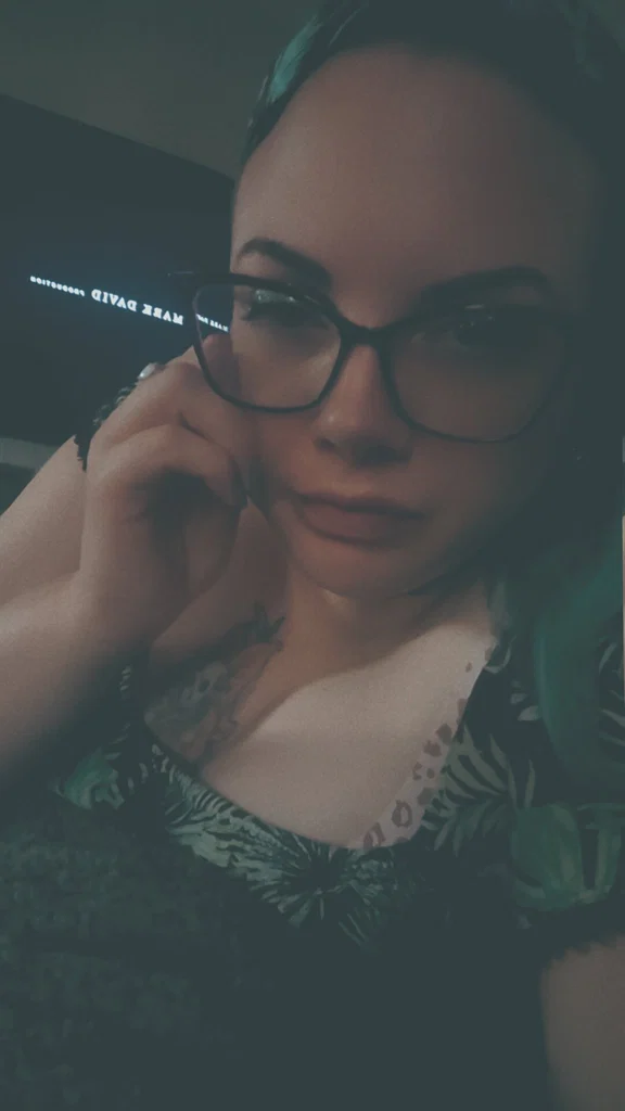 Lizzie Storm's avatar
