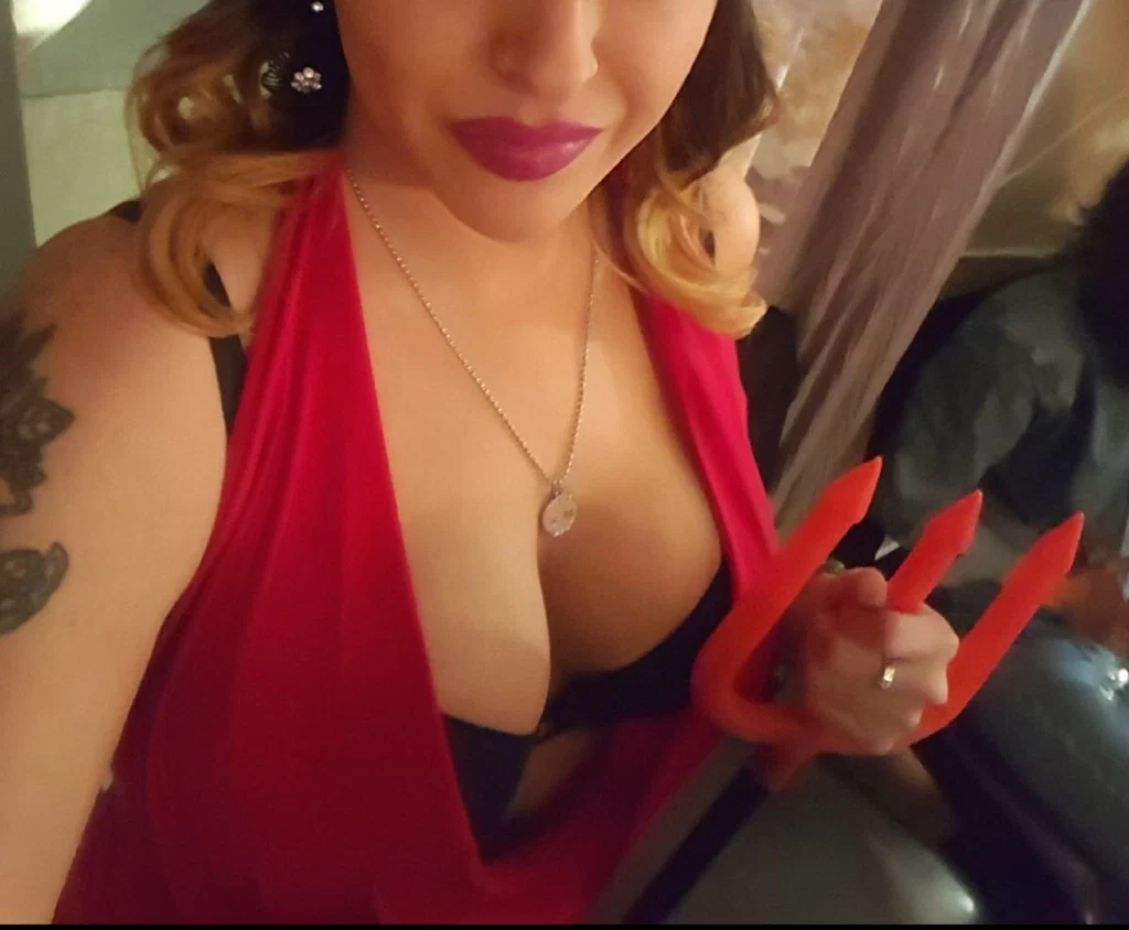 Adriana Lace's avatar