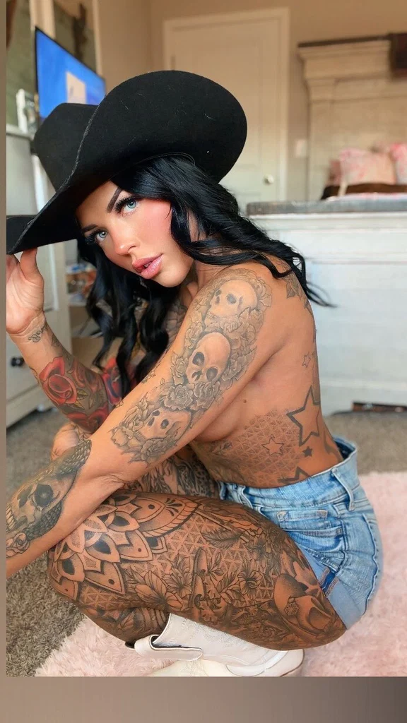 InkedKell 🏆 RATED #1 Tatted Babe on OF 🖤