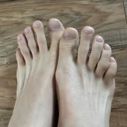 livinggayfeet's avatar
