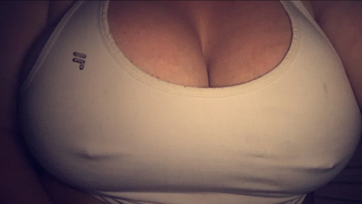 Boobs4dayz profile banner