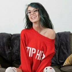 Alayna Love's avatar