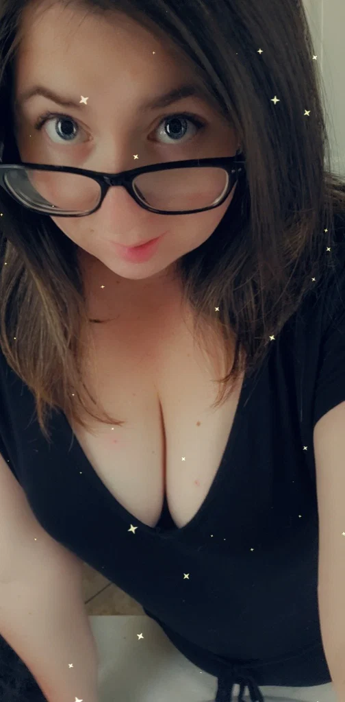 Blue-eyed_ brunette's avatar