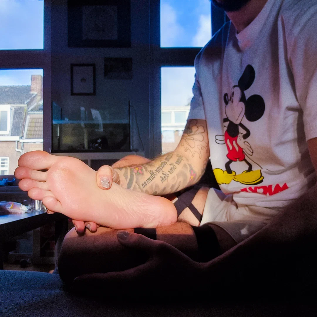 Royal Male Feet profile banner