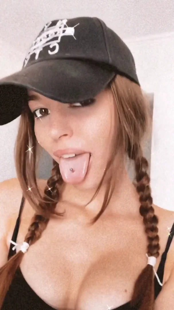Hannah (; profile banner
