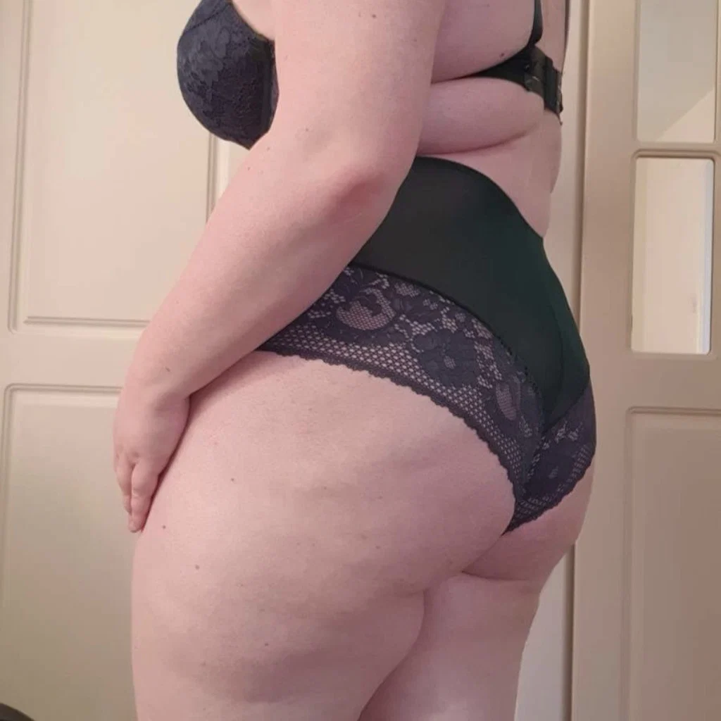Love Handles &amp; Lust's avatar