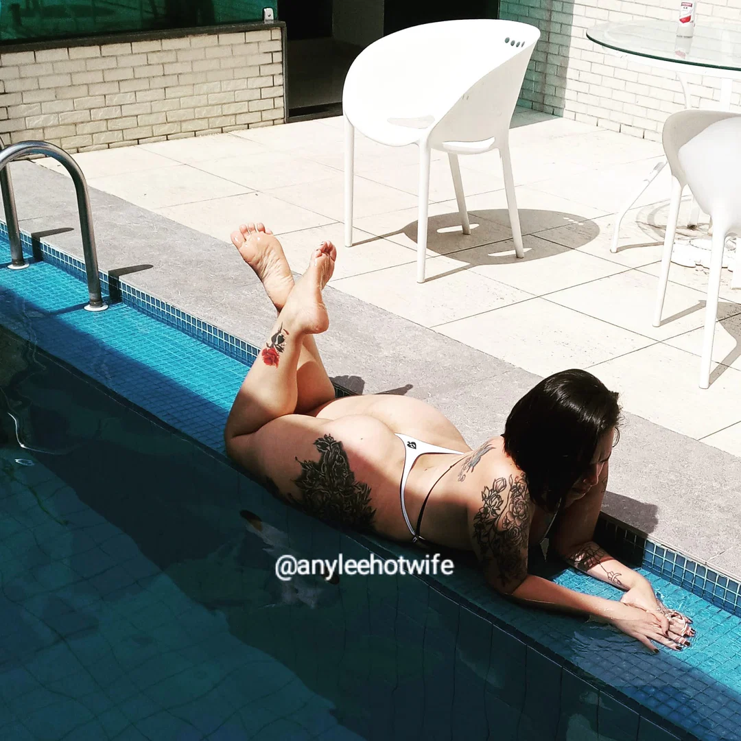 Anyleehotwife profile banner