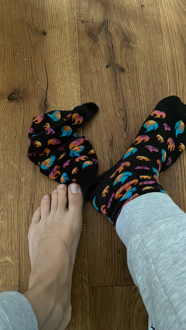 Royalfeet profile banner