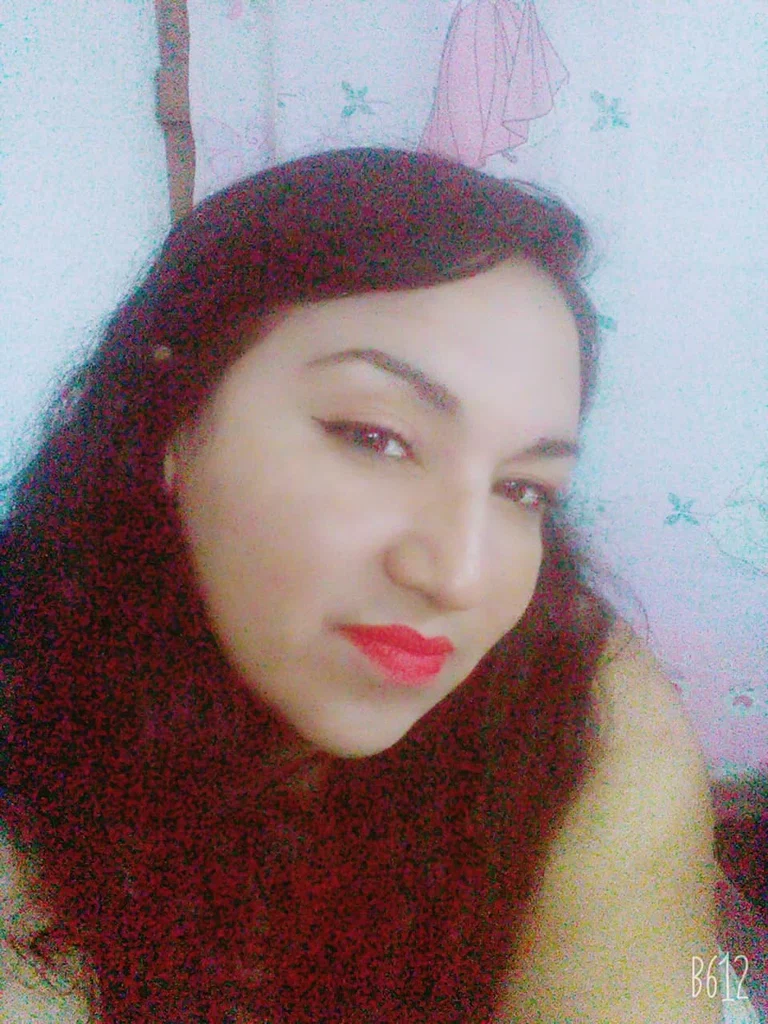 Liz 👣 👠's avatar