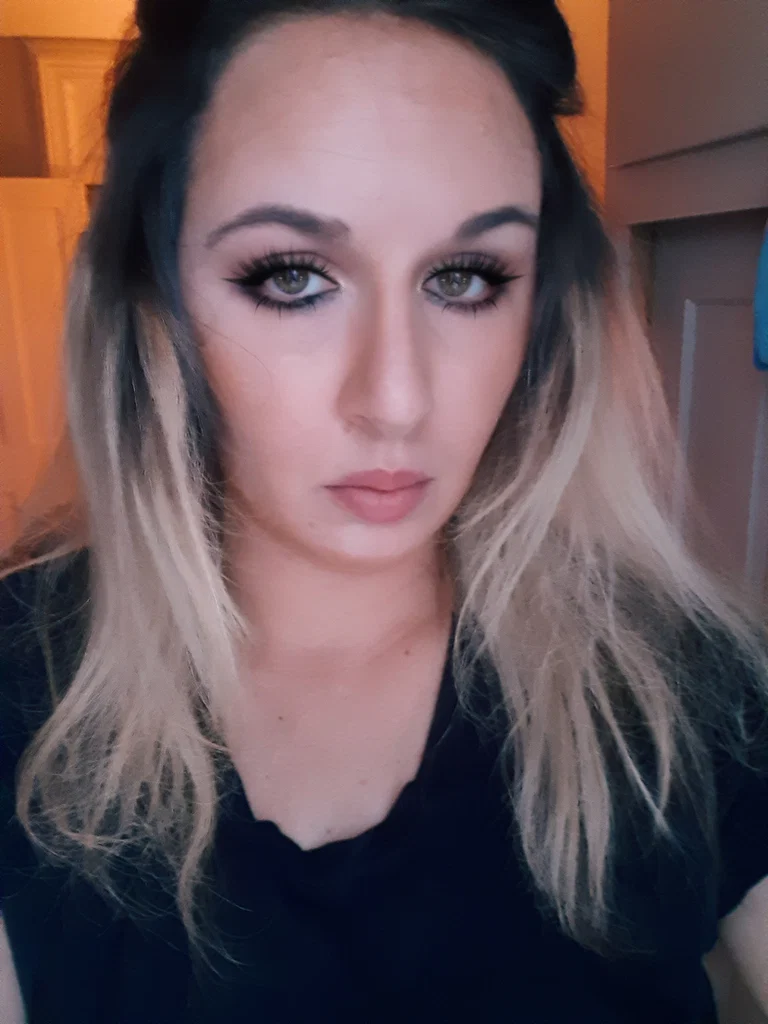 Rebecca Isabella's avatar