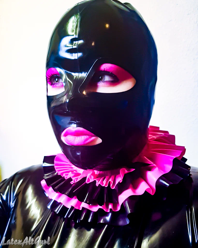 Latex Alt Gurl's avatar