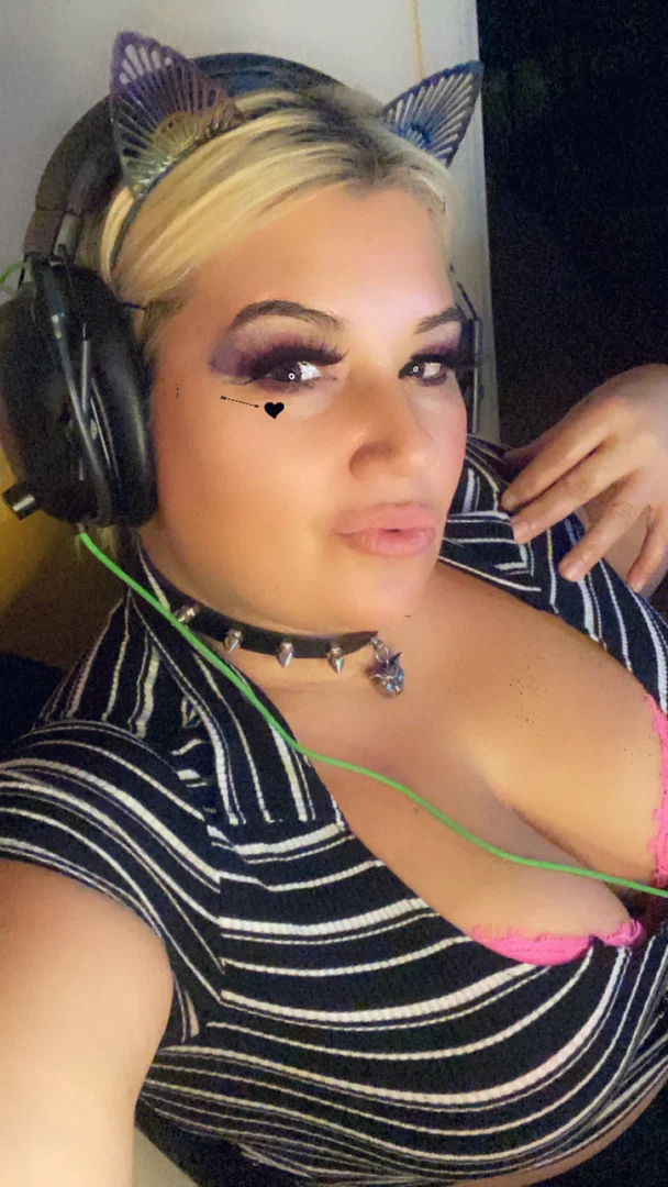 Hotwifemeg profile banner