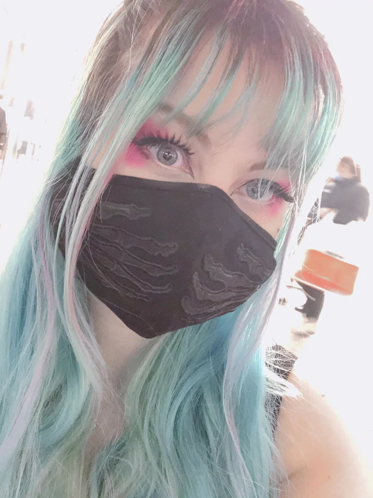 Bee's avatar