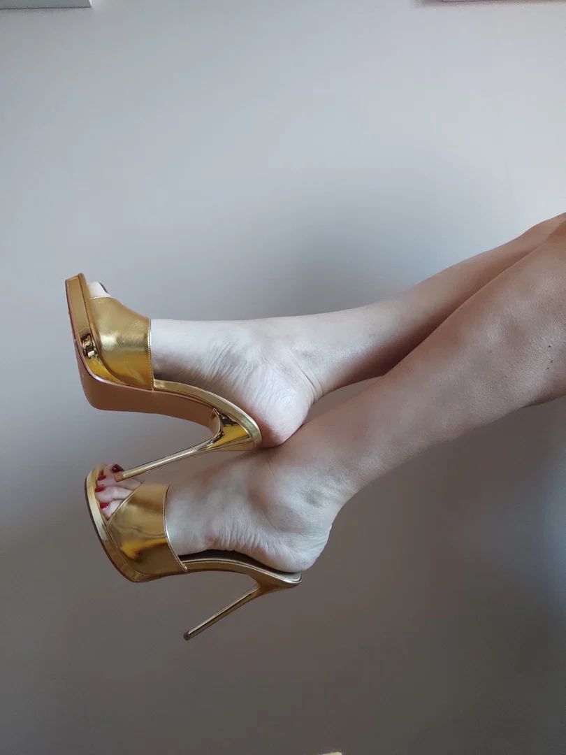 Miss Feet Tender profile banner