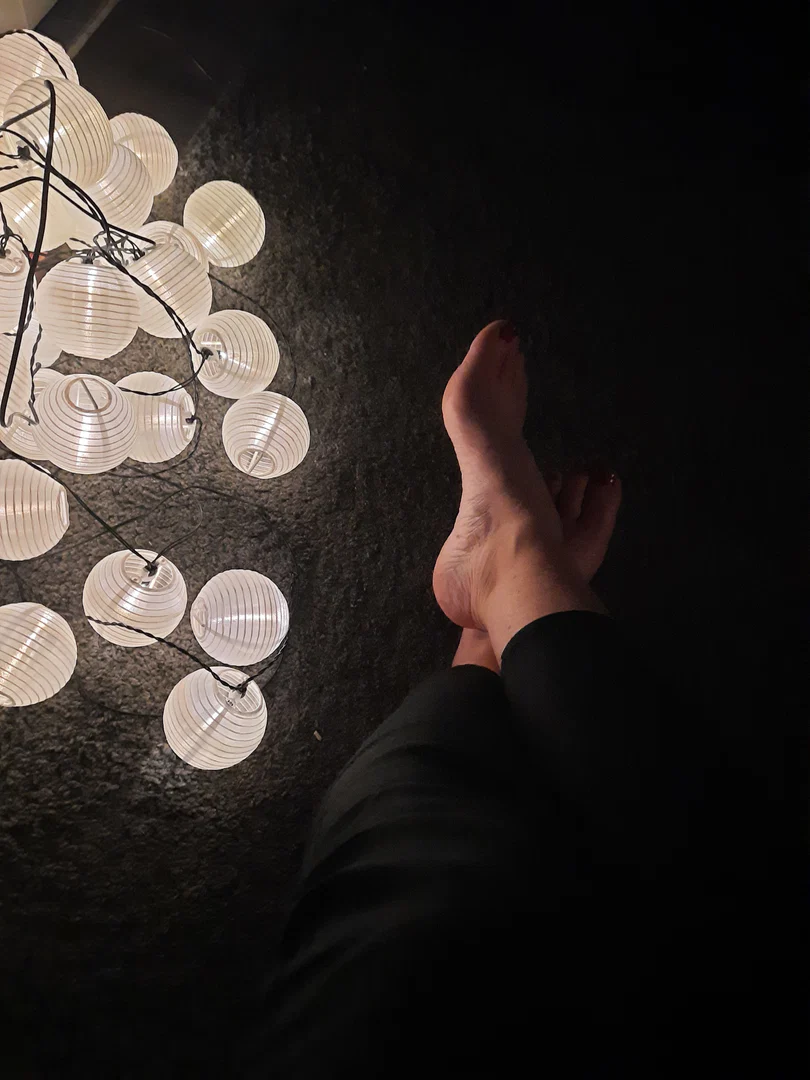 Lora Feet π profile banner