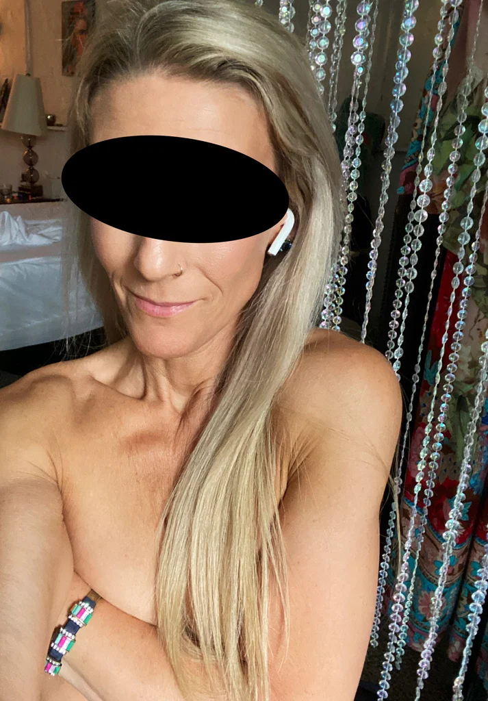 Kinky Yoga Teacher