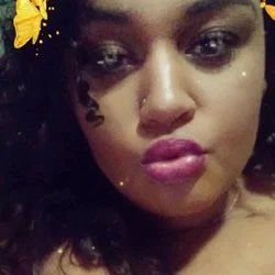 Busty Lia 💋's avatar