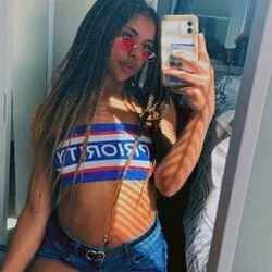 hot girl laur's avatar