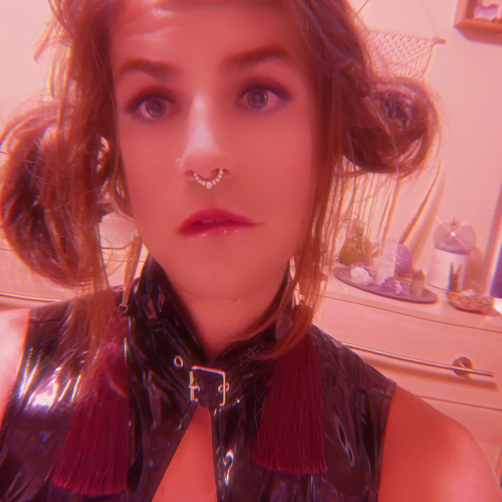 Sara June's avatar