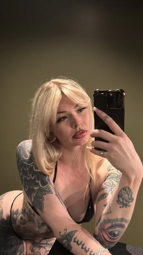 Sophia Rose's avatar