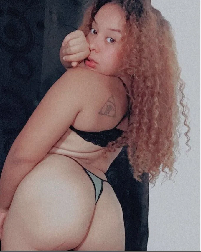 Raquel 🍑 profile banner