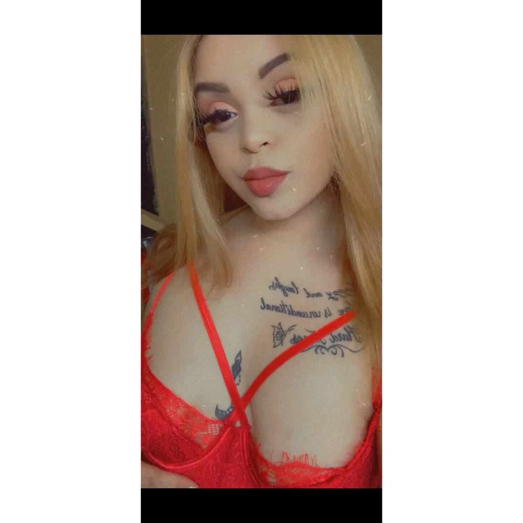 Mrs. Rubii Red's avatar