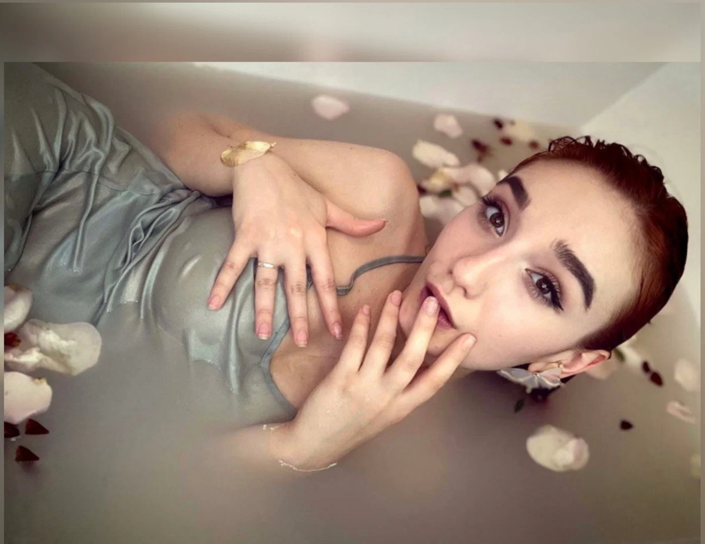 Monika❤️ profile banner
