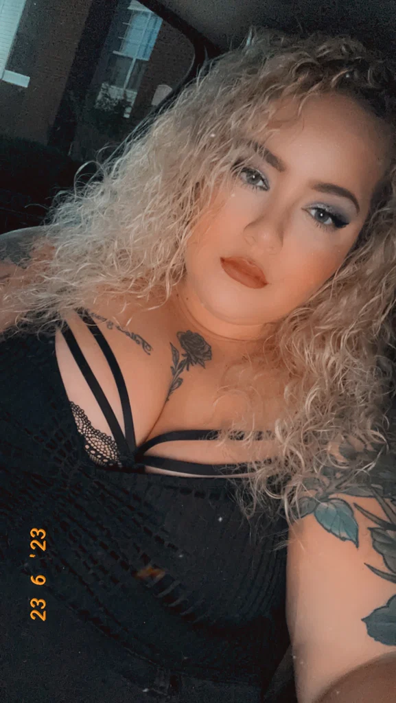 ᑭᑌᔕᔕY E͟A͟T͟I͟N͟G͟ ℚ𝕌𝔼𝔼ℕ 👑's avatar