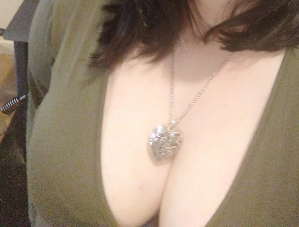 Plus size lady's avatar