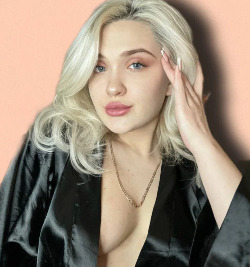 Mia White's avatar