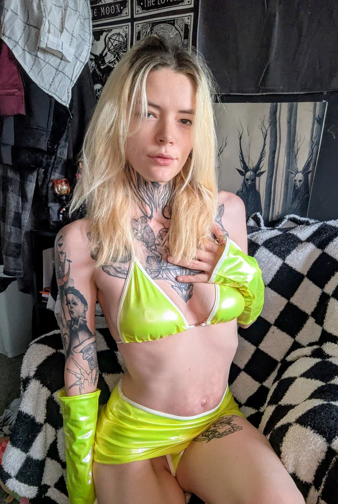 April 🕷️ Addams🍒's avatar