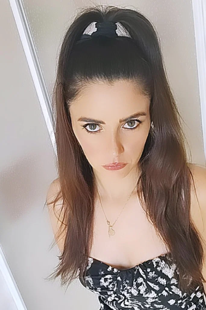 Melisa 🍷's avatar