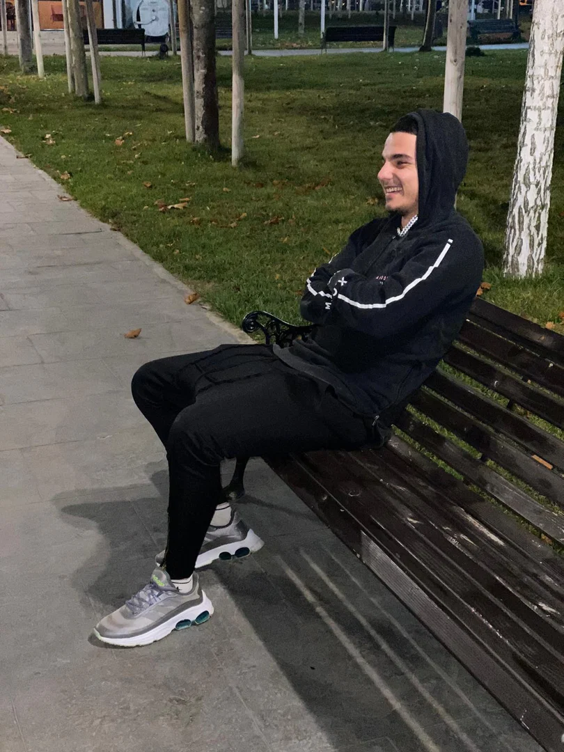 Andrei Hosseini profile banner