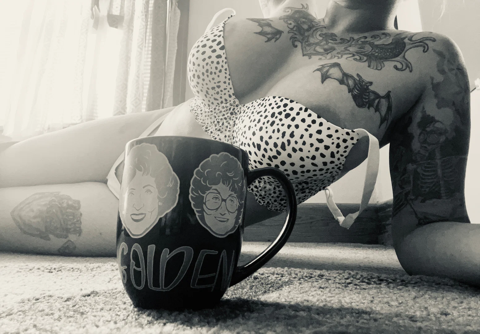 Oona Moon profile banner