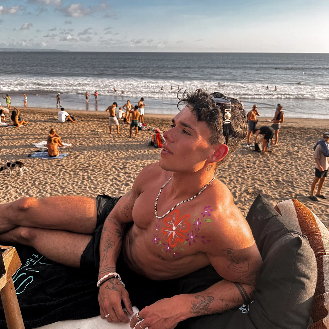 Dyl profile banner