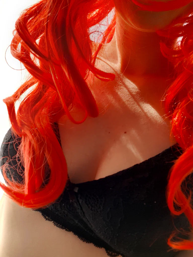 Vanessa Red's avatar